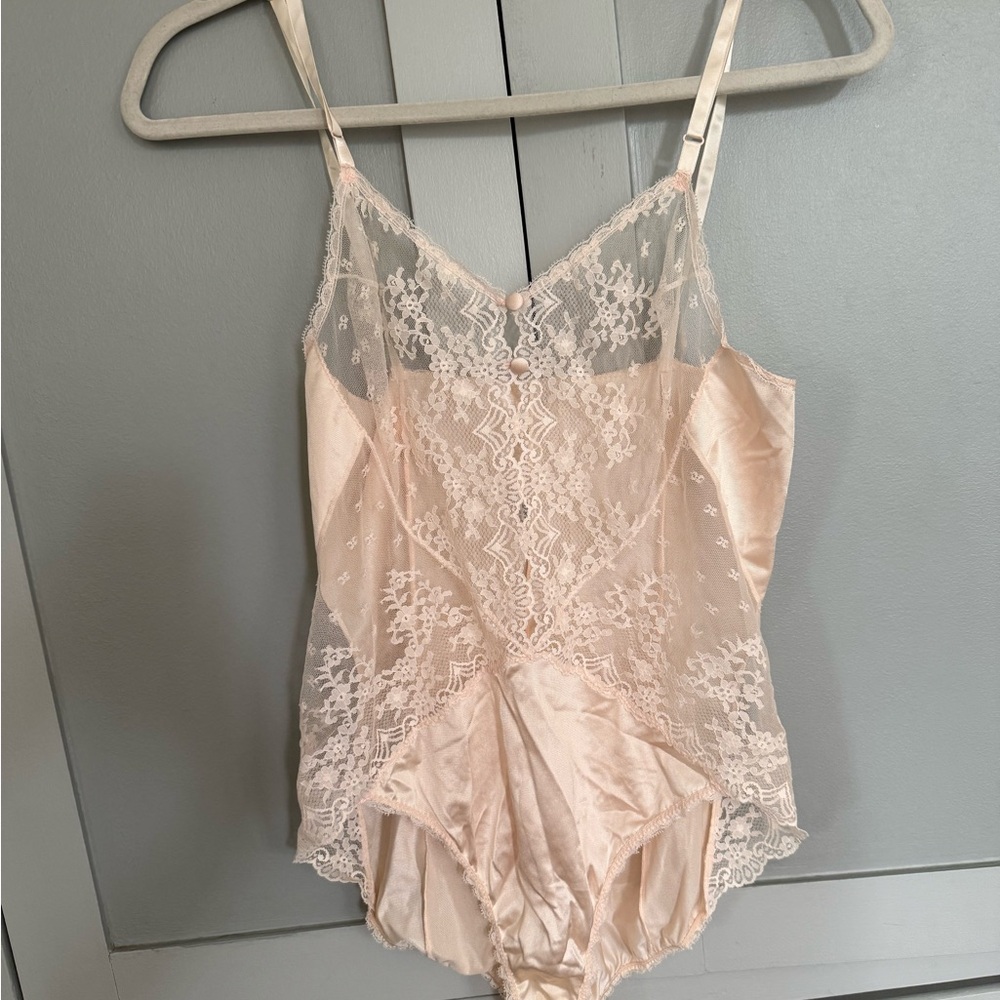 Elegant Lace Bodysuit in Cream